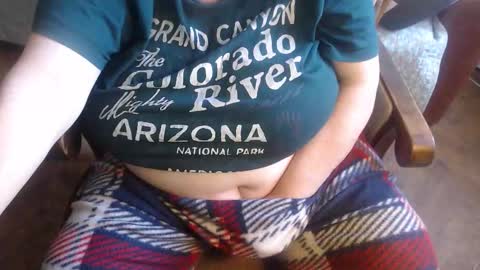 Snapshot of new_milf chatting on October 19, 9:25 am Lilly online show from October 19, 9:25 am