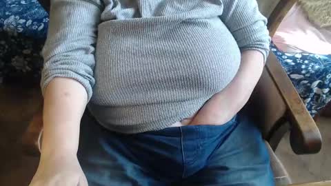 Snapshot of new_milf chatting on March 5, 7:27 am Lilly online show from March 5, 7:27 am