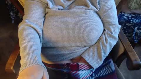 Snapshot of new_milf chatting on March 4, 1:59 pm Lilly online show from March 4, 1:59 pm
