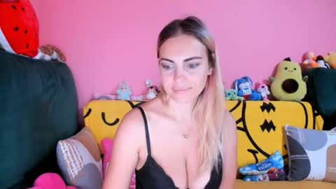 Snapshot of new_sexyiass chatting on September 10, 2:01 am silvia online show from September 10, 2:01 am