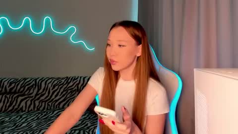 Snapshot of neyrmina chatting on October 1, 11:31 am Mina online show from October 1, 11:31 am