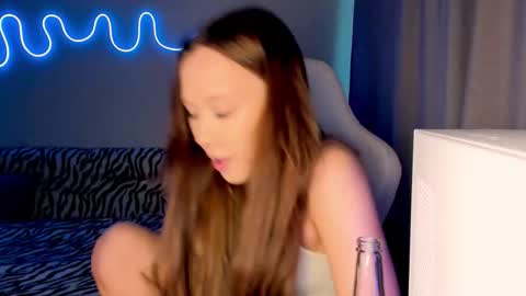 Snapshot of neyrmina chatting on October 29, 11:23 am Mina online show from October 29, 11:23 am