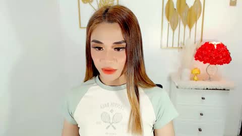 Snapshot of nhicolehollywood chatting on February 20, 4:39 am hottie nicole online show from February 20, 4:39 am