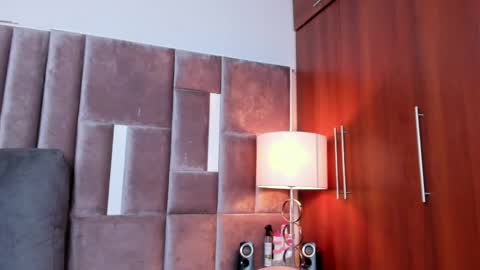 Nia online show from April 6, 1:34 pm