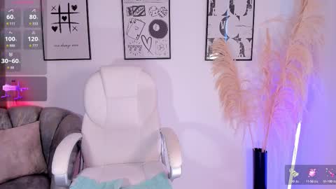 Nia online show from October 3, 3:42 pm