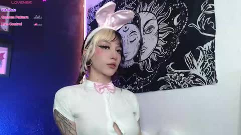 Snapshot of niakat_ chatting on October 10, 12:05 am niakat online show from October 10, 12:05 am