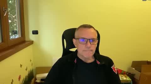 Snapshot of niceshy_71 chatting on October 1, 4:39 pm Andrew online show from October 1, 4:39 pm