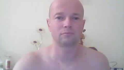 Snapshot of nick1990b chatting on December 7, 8:33 pm nick1990b online show from December 7, 8:33 pm