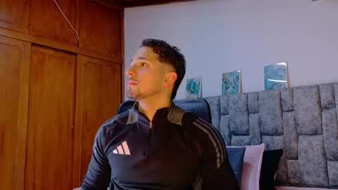 nick_moss_ online show from March 3, 10:55 am