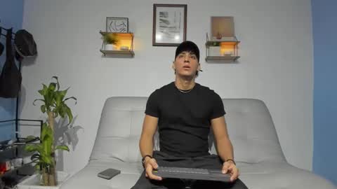 nick_nova online show from November 2, 9:15 pm