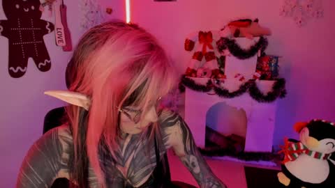 Snapshot of nicki_1 chatting on December 4, 4:26 am Help me reach 100 thumbs up online show from December 4, 4:26 am