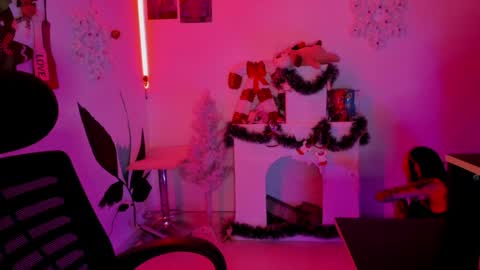 Snapshot of nicki_1 chatting on December 2, 6:57 am Help me reach 100 thumbs up online show from December 2, 6:57 am