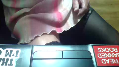 Snapshot of nickibabe1980 chatting on October 15, 5:58 pm Nickibabe online show from October 15, 5:58 pm