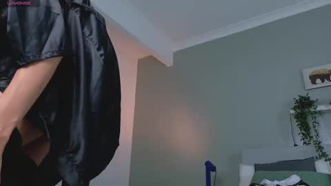 Snapshot of nickifox__ chatting on October 8, 8:37 pm NICKI FOX online show from October 8, 8:37 pm