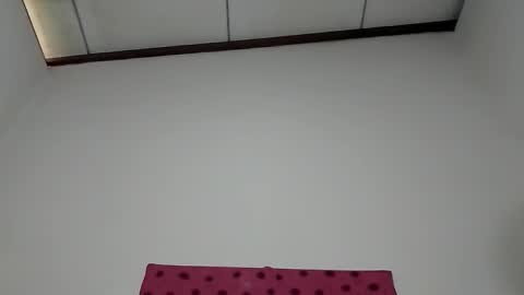 Snapshot of nicklamama chatting on October 24, 2:12 am softnickla online show from October 24, 2:12 am