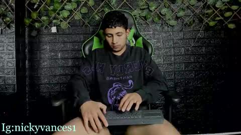 nicky online show from December 16, 1:24 am