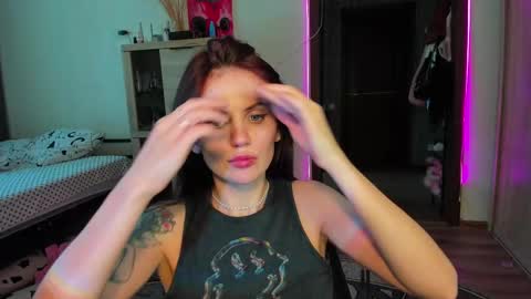 Nicky Weekends online show from February 9, 8:32 am