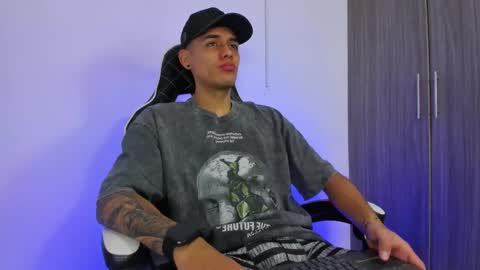 Snapshot of nickyblazze_ chatting on September 20, 2:20 pm Nicky online show from September 20, 2:20 pm