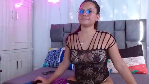 nicol online show from February 5, 8:34 pm