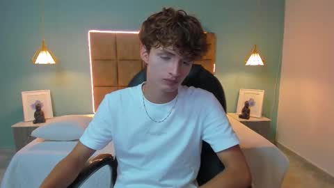 Snapshot of nicolasferrer18 chatting on October 29, 9:04 pm nicolasferrer18 online show from October 29, 9:04 pm