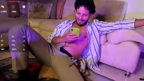 Snapshot of nicolasrodrii chatting on February 1, 10:23 pm nicolasrodrii online show from February 1, 10:23 pm