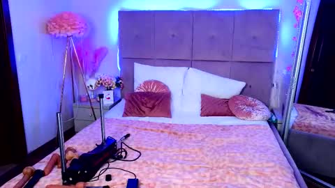 NicoleBond online show from February 14, 4:48 am