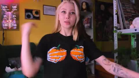 Snapshot of nicole_matt chatting on October 26, 11:44 am Nicole online show from October 26, 11:44 am
