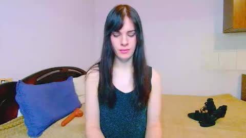 Snapshot of nicole_redfield chatting on September 23, 5:23 am Nicole online show from September 23, 5:23 am