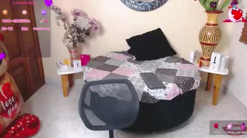 Nicole Santana online show from February 25, 11:19 pm