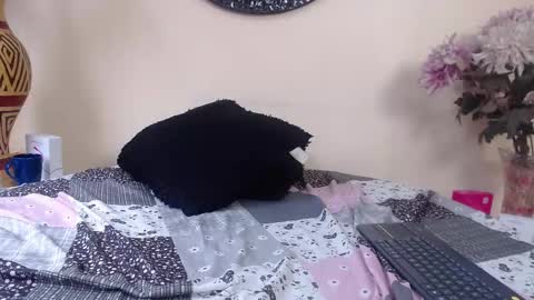 Nicole Santana online show from February 21, 7:39 pm