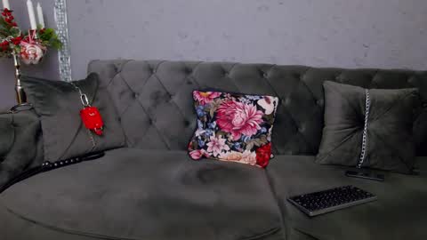 Nicole Domme online show from February 10, 1:58 pm