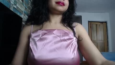 Nicole online show from May 28, 1:31 pm