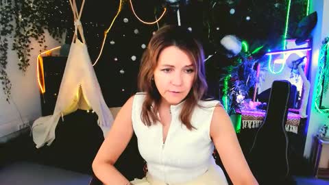 nicolehits online show from February 16, 9:29 am