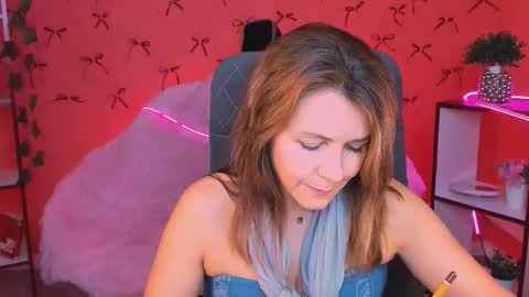 nicolehits online show from November 14, 9:44 am