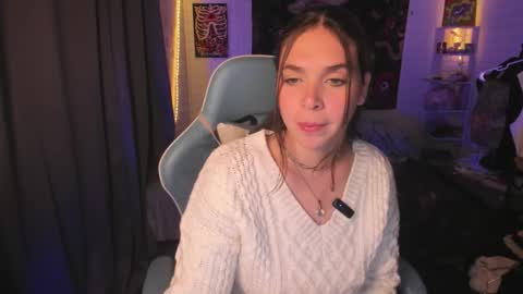 Nicol independent model online show from September 30, 12:10 am