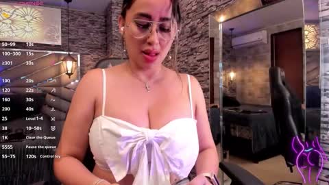 Nicolle online show from March 5, 1:42 pm