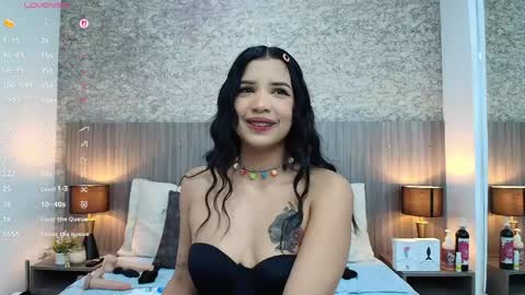 Nicolle Alvarez online show from April 16, 7:47 pm