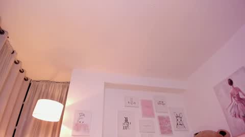 Snapshot of nicolle_foxy chatting on February 20, 3:01 am Nicolle online show from February 20, 3:01 am