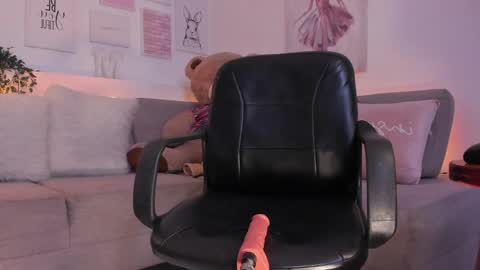 Snapshot of nicolle_foxy chatting on February 21, 10:59 pm Nicolle online show from February 21, 10:59 pm