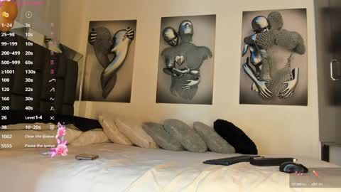 nicolle_hanks1 online show from December 5, 2:37 am