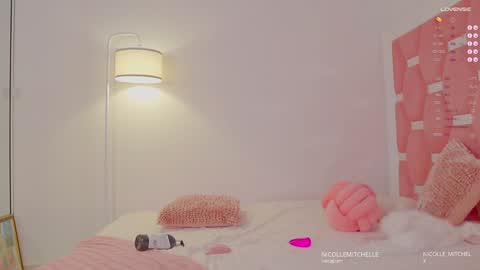 Snapshot of nicolle_mitchelle chatting on February 8, 1:33 pm NEW instagram nicollemitchelle online show from February 8, 1:33 pm