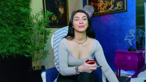 Nicolle online show from October 25, 2:17 pm