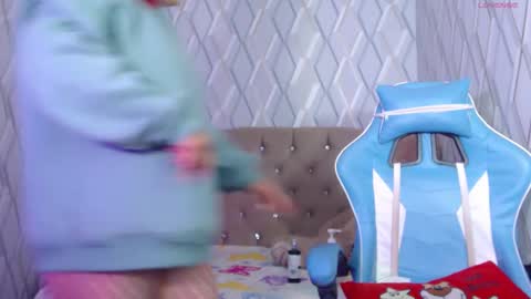 Nicolle Miley online show from March 6, 4:52 am