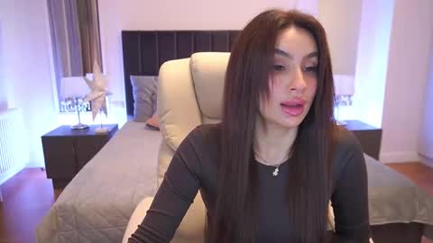 Nicole online show from April 16, 6:02 am