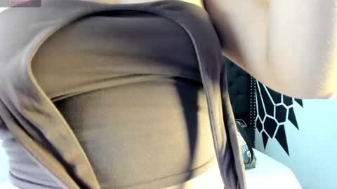 Snapshot of nicolross_ chatting on September 17, 3:15 pm NicolRoss online show from September 17, 3:15 pm