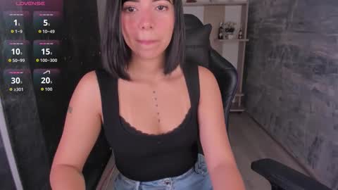 Snapshot of nicolross_ chatting on October 12, 1:04 pm NicolRoss online show from October 12, 1:04 pm