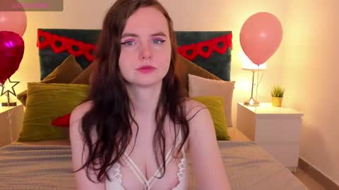 Snapshot of niiik_miiiki chatting on February 22, 8:18 am niiik_miiiki online show from February 22, 8:18 am