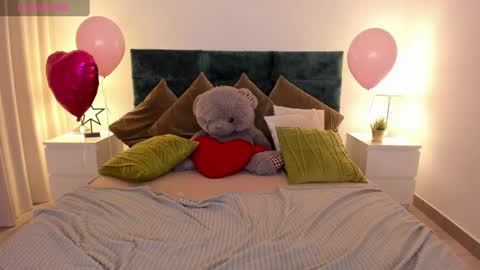 Snapshot of niiik_miiiki chatting on March 6, 1:14 pm niiik_miiiki online show from March 6, 1:14 pm