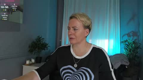 Snapshot of nika_smit chatting on October 17, 9:35 am Nika online show from October 17, 9:35 am