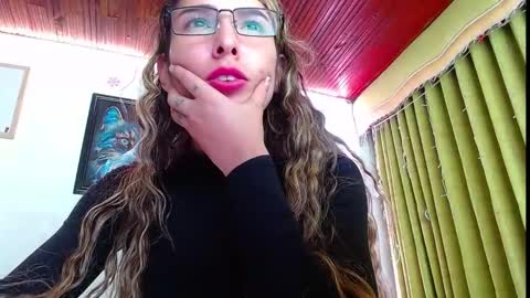 Snapshot of niki_1998 chatting on February 8, 2:04 am Natalia online show from February 8, 2:04 am